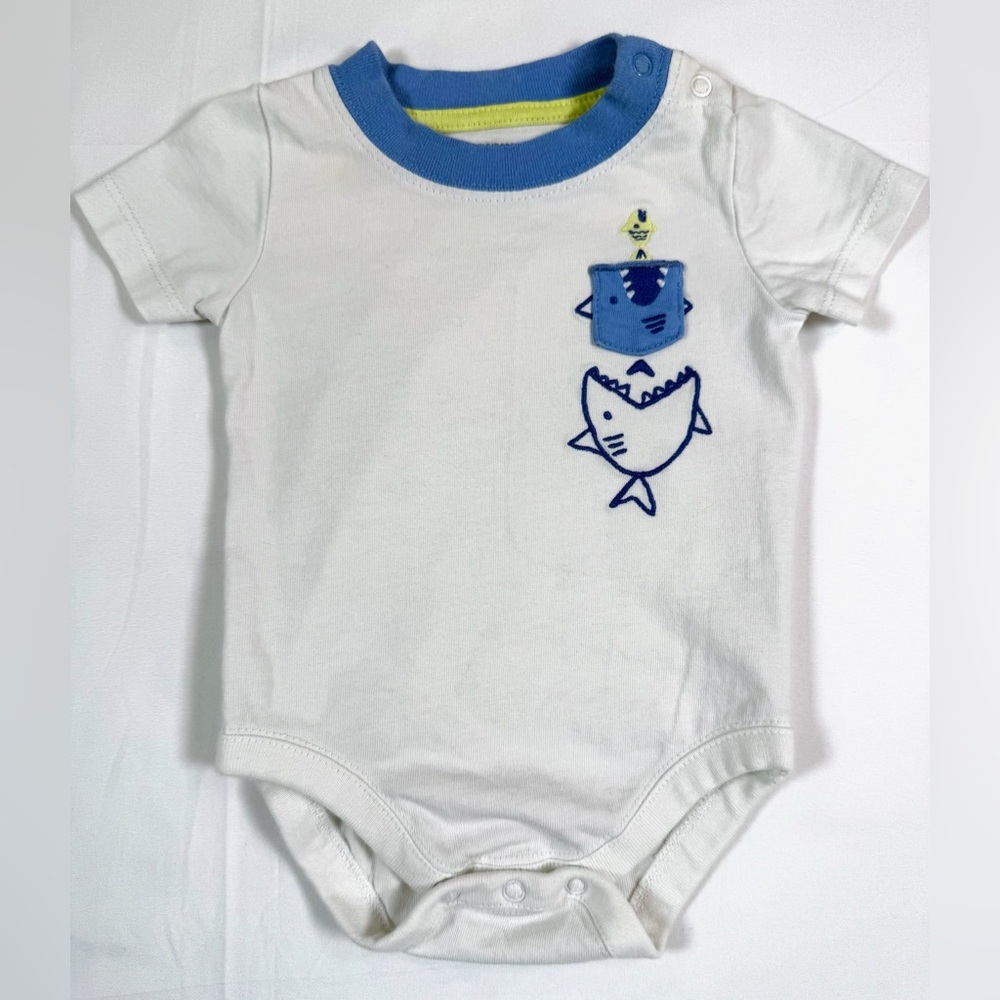 GYMBOREE Baby Graphic Bodysuit 0-3 Months Shark Pocket Print Casual Everyday